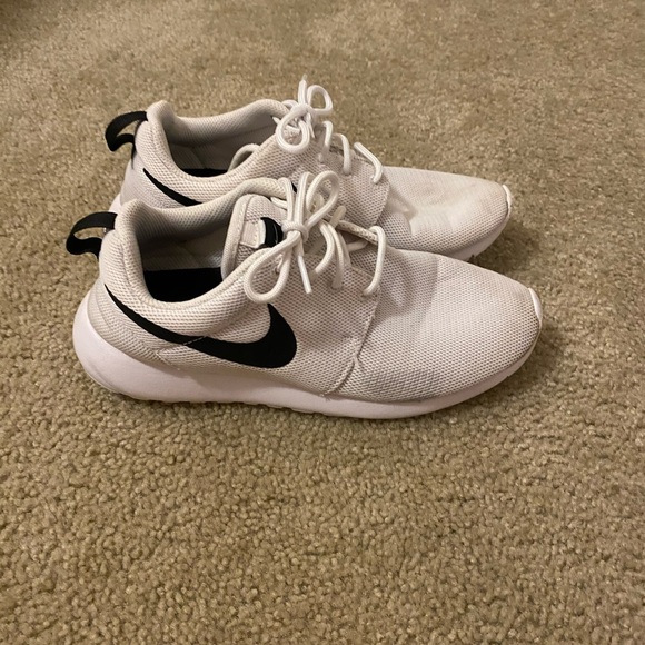 Nike - Picture 2 of 6